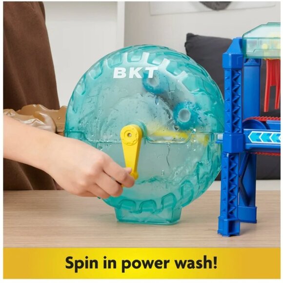 Monster Jam, Megalodon Monster Wash Playset with Color-Changing 1:64 Vehicle - Picture 2 of 6